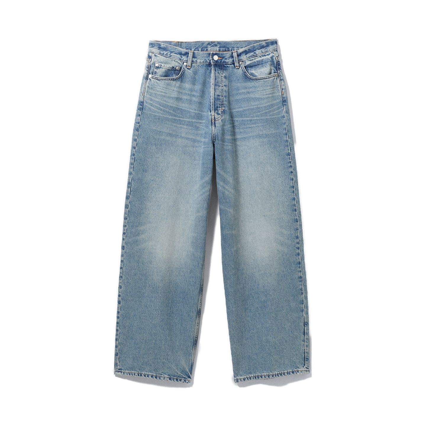 Passt, wackelt und hat Luft! Die Lockere Baggy-Jeans "Astro" von Weekday ist ein wahr gewordener Hosentraum für alle Oversize-Fans. Das weite Bein wirkt ungezwungen, die helle Waschung vermittelt Frühlingsgefühle. 