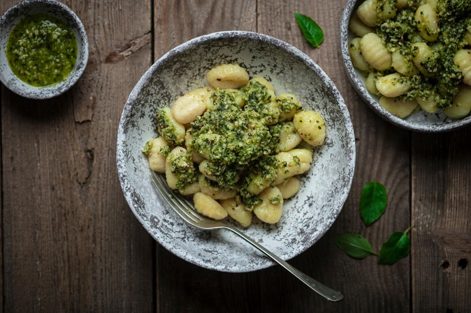 Skrei mit Rosenkohl und Zitronensoße | BRIGITTE.de