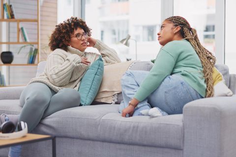 Zwei Freundinnen im Gespräch: Warum geht es der Hälfte der deutschen Frauen psychisch nicht gut?