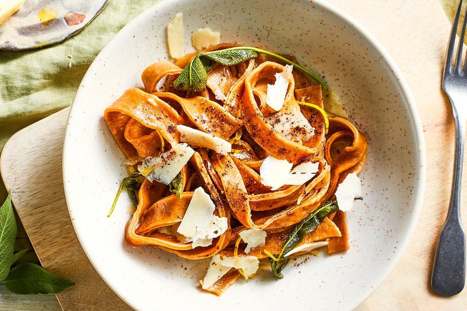 Mandel-Pasta mit Zitronensoße | BRIGITTE.de