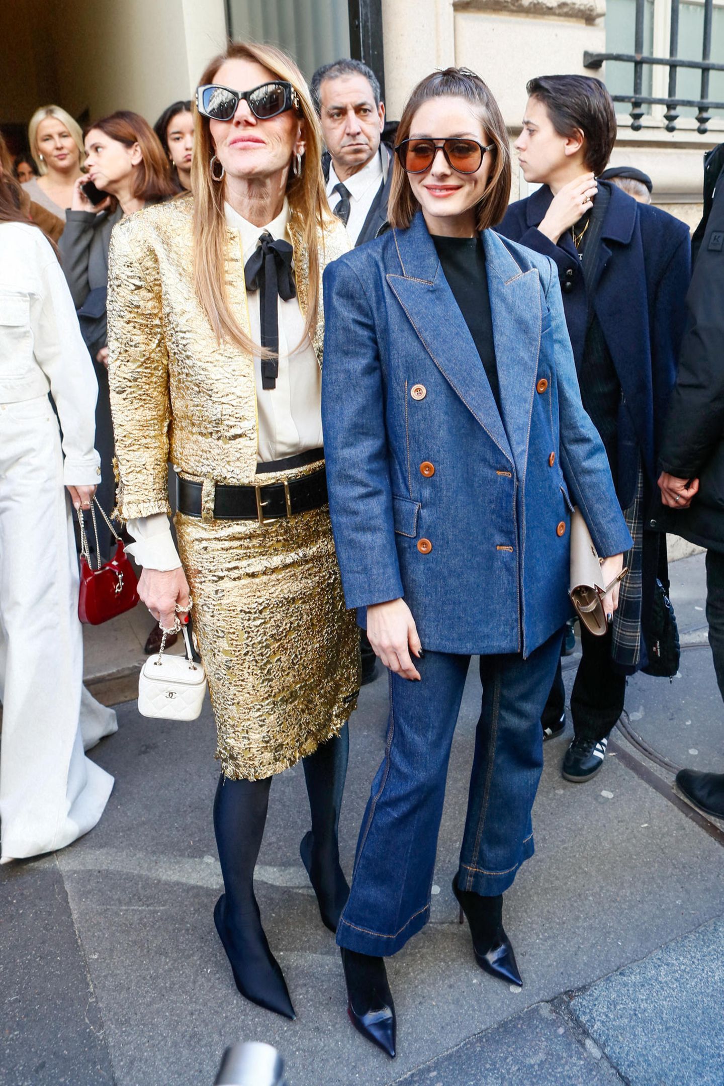 Neben Anna Dello Russo zeigt Olivia Palermo, wie man den Allover-Denim Look trägt: Mit Blazer und ausgestellter Hose sieht ihr Outfit klassisch und fashionable zugleich aus. 