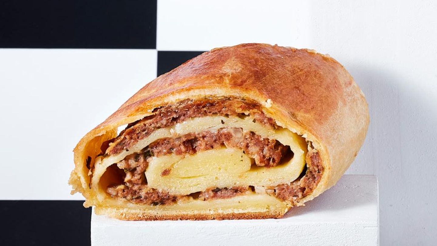 Kartoffel-Hackfleisch-Strudel | BRIGITTE.de