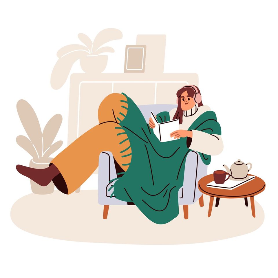 Illustration von Frau, die gemütlich im Sessel liest: Wer viel liest, lebt bis zu zwei Jahre länger – laut Studie