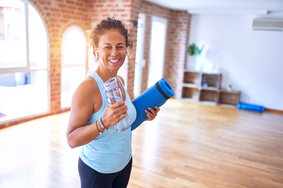 Sportliche Frau Ü50: Diese Fitnesstricks sind wie Anti-Aging für deine Muskeln