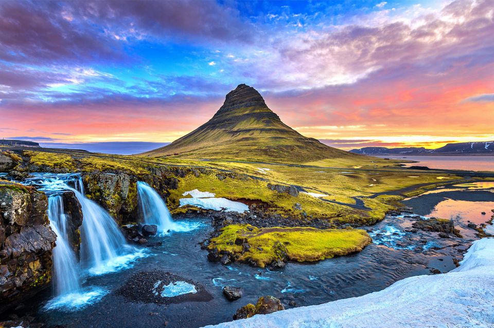 Der Berg Kirkjufell auf Island: Das sind die schönsten Reiseideen für Freundinnen