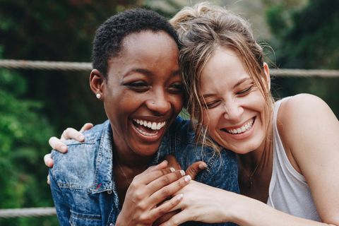 Gesprächsstoff: 5 Fragen, mit denen du deine Freundschaften stärken kannst