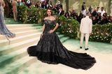 Natürlich setzt Penélope Cruz auch bei der Met Gala auf Chanel. Was man auf dem Bild allerdings nicht sieht: Ihre Couture-Robe wurde in über 500 Arbeitsstunden gefertigt. 