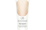 Seidig: "Silky Bronze Protective Suncare Cream for Face 50+“ von Sensai, ungefähr 118 Euro.
