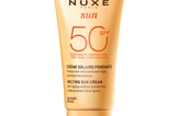 Vorbeugend: "Melting Sun Cream High Protection SPF 50 Face“ von Nuxe, ungefähr 26 Euro.