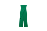 Der smaragdgrüne, trägerlose Jumpsuit setzt die Schultern schön in Szene, während der asymmetrische Schnitt für eine schöne Silhouette sorgt. Tipp: Besonders toll sieht der Einteiler zu silbernen Pumps und Schmuck aus. Von Mango für etwa 70 Euro 