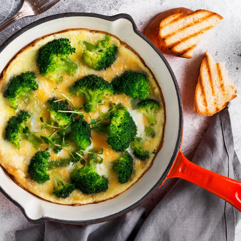 Gesundes Low-Carb-Frühstück: Rezept für einfaches Brokkoli Omelett