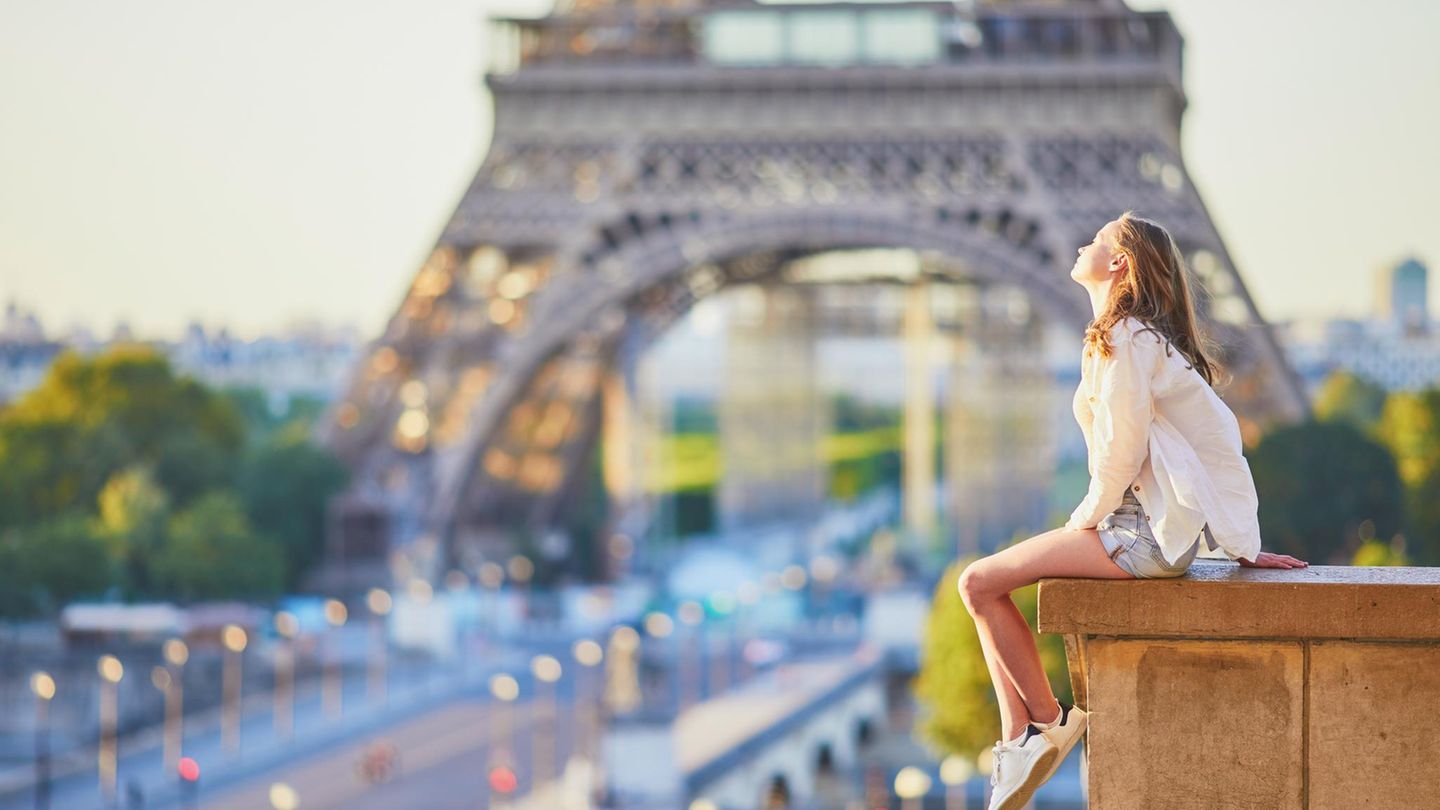 Styletipp-5-franz-sische-Reise-Outfits-die-wir-uns-jetzt-f-r-den-Sommer-abgucken