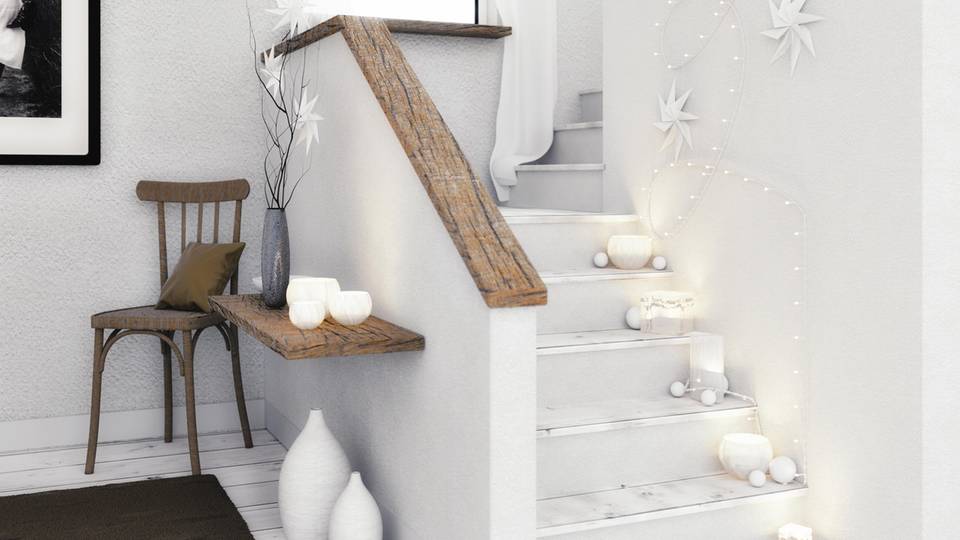 Flur dekorieren: Treppe mit Kerzendeko