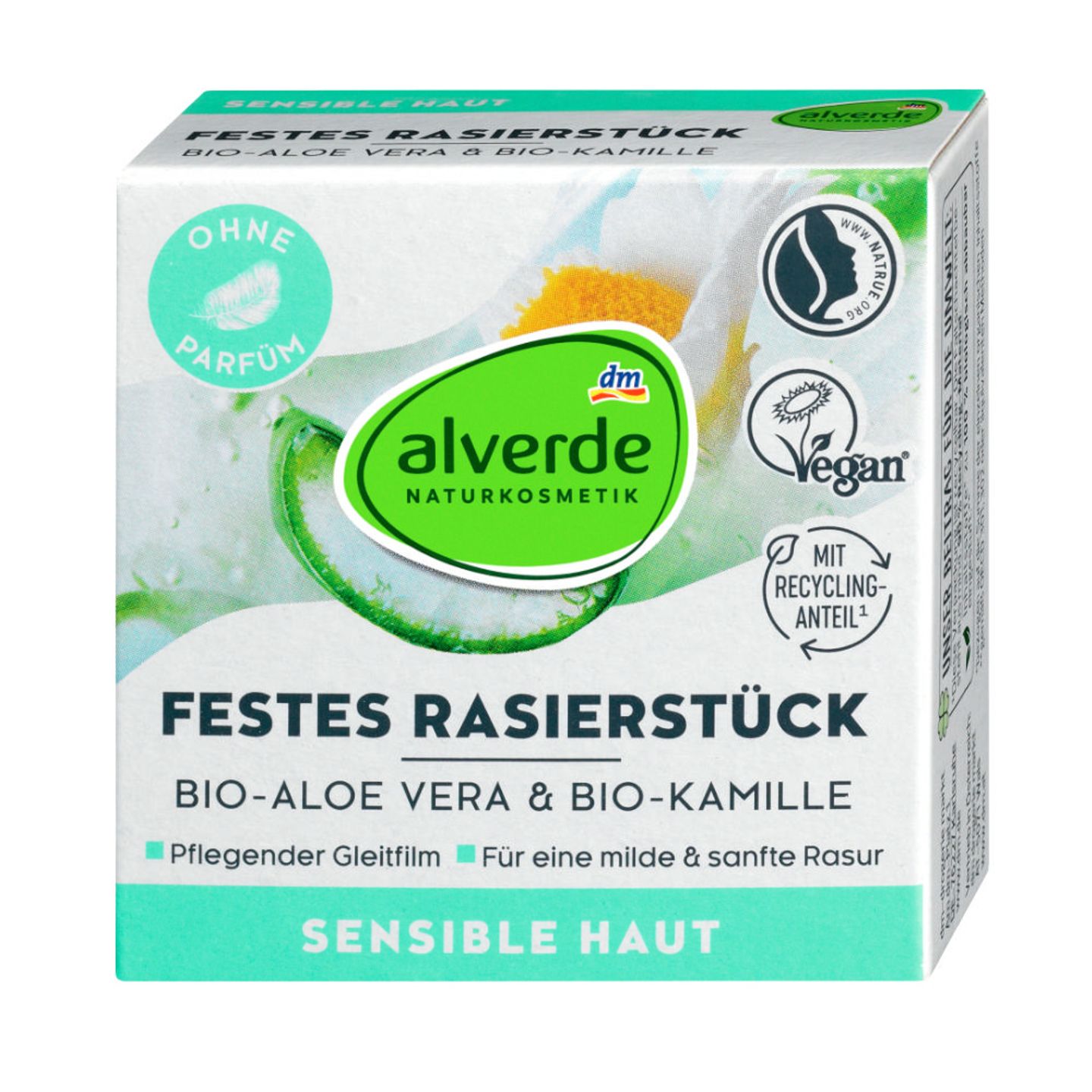 Sanfter Öko: "Festes Rasierstück Bio-Aloe vera und Bio-Kamille“ von Alverde, 50 g ca. 4 Euro.