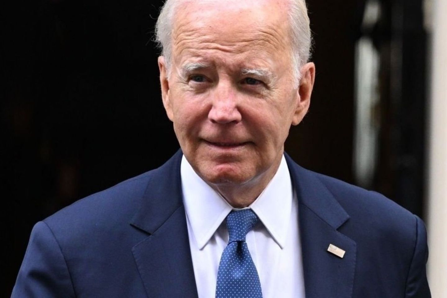 Videos, die US-Präsident Joe Biden in angeblich verwirrtem Zustand zeigen sollen, sich vom Weißen Haus als "billige Fälschunge