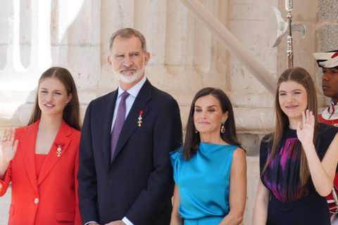 Kronprinzessin Leonor, König Felipe, Königin Letizia und Prinzessin Sofia auf dem Palastbalkon.