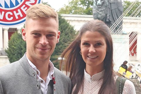 Joshua und Lina Kimmich (hier beim Oktoberfest in München) sind seit 2022 verheiratet und vierfache Eltern.