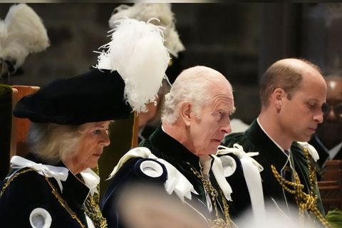 Königin Camilla, König Charles und Thronfolger Prinz William am Mittwoch in Edinburgh.