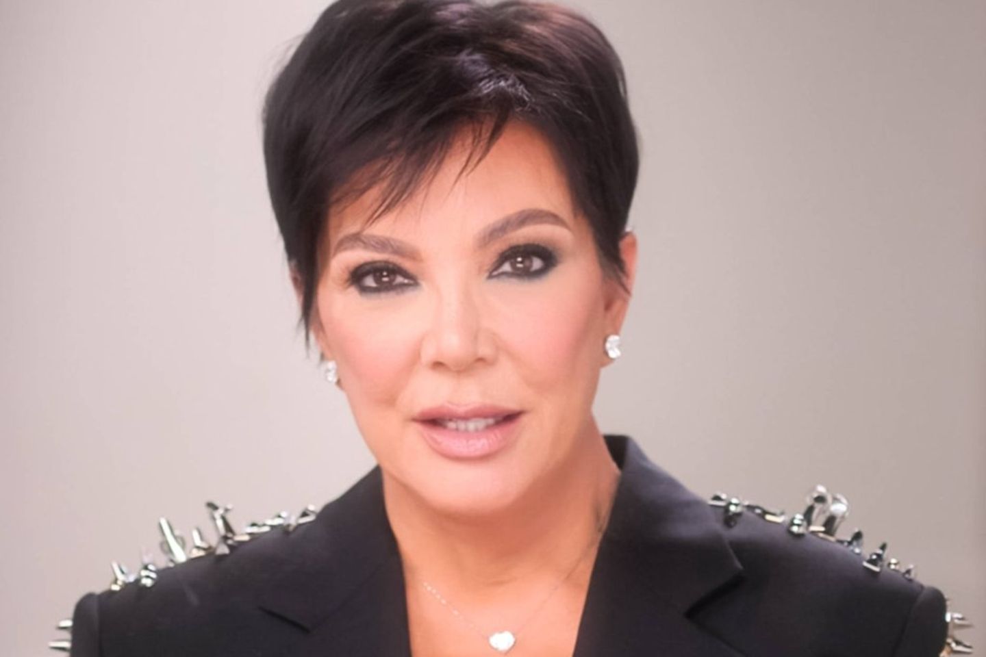 Kris Jenner hat bekannt gemacht, dass sie einen Tumor am Eierstock hat.