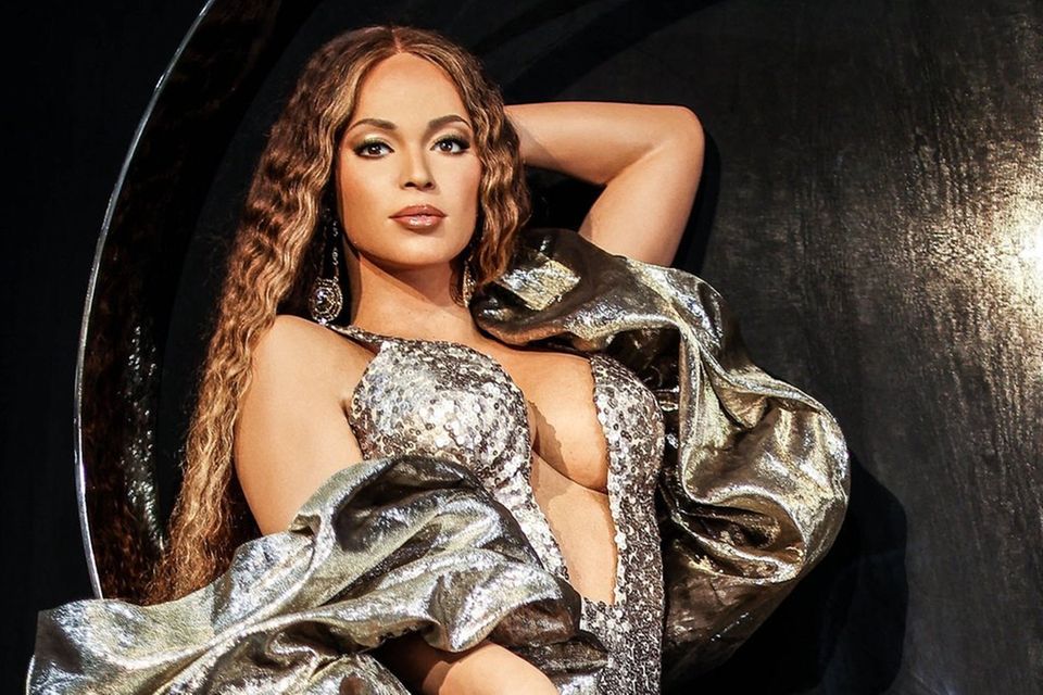 Die Pariser Beyoncé-Skulptur wurde enthüllt.