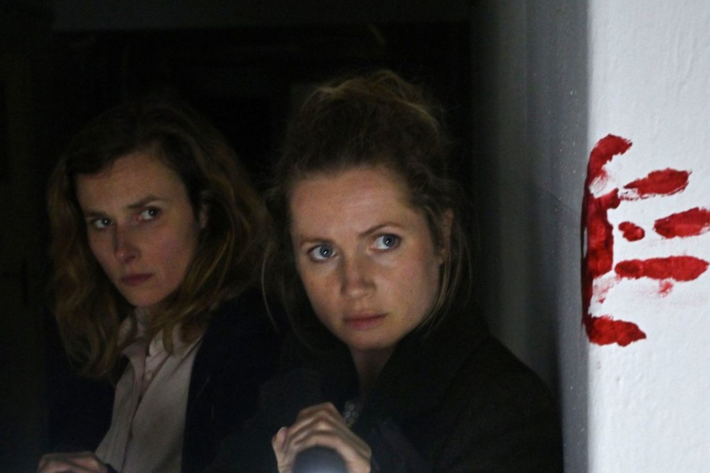 "Tatort: Das kalte Haus": Karin Gorniak (Karin Hanczewski) und Leonie Winkler (Cornelia Gröschel) machen eine entsetzliche Ent