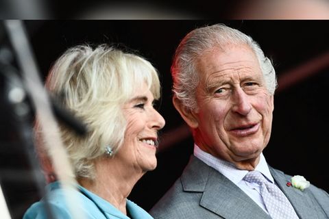 Charles und Camilla reisen nach Wales.