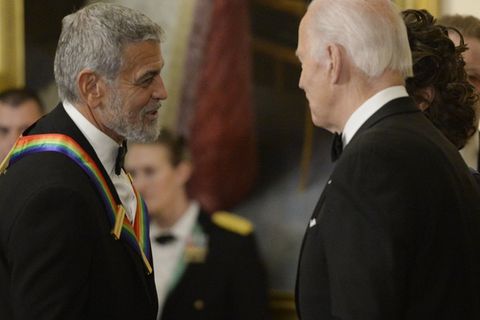 George Clooney und Joe Biden im Dezember 2022 im Weißen Haus in Washington.
