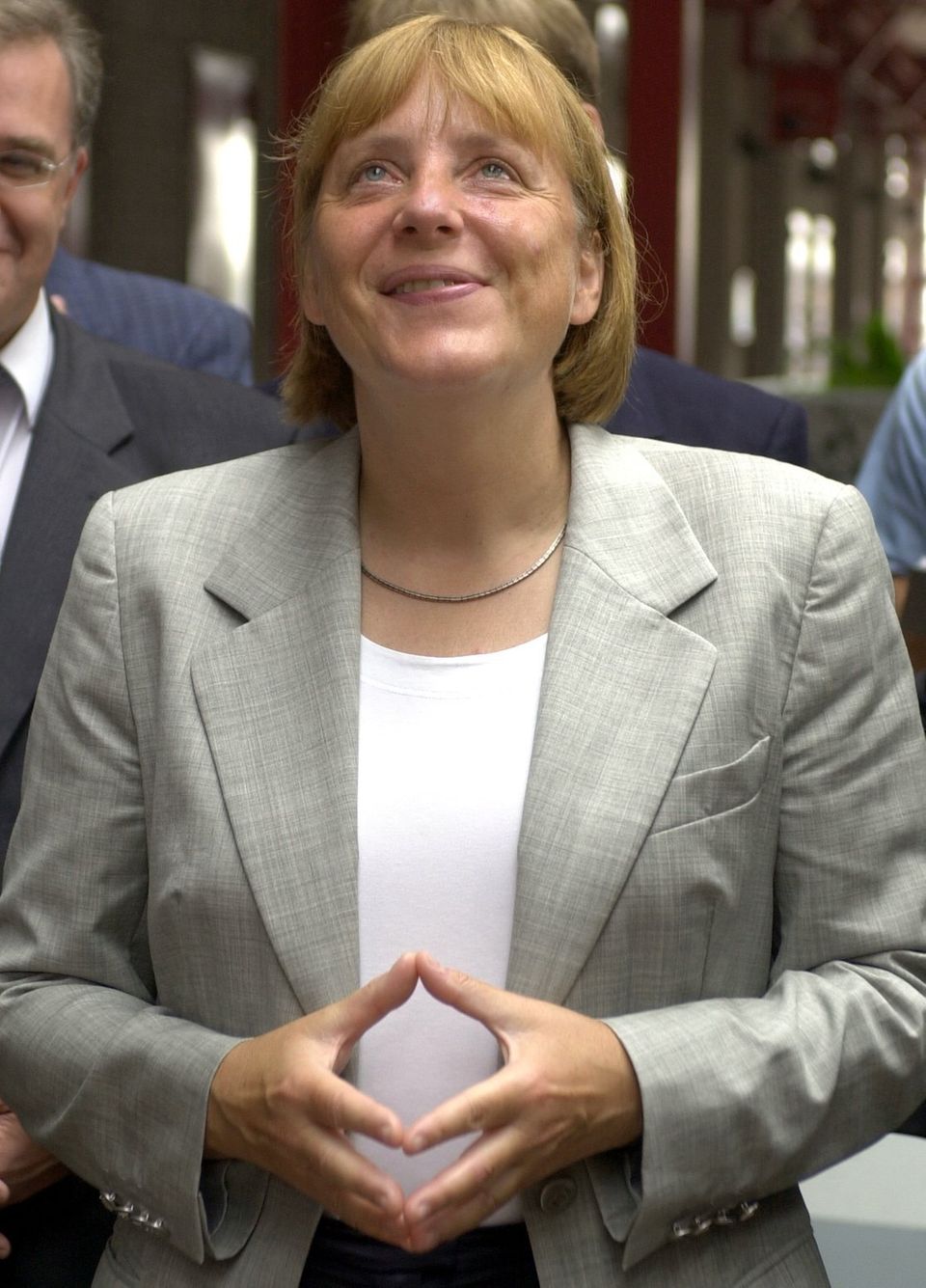Angela Merkel: mit typischer Geste