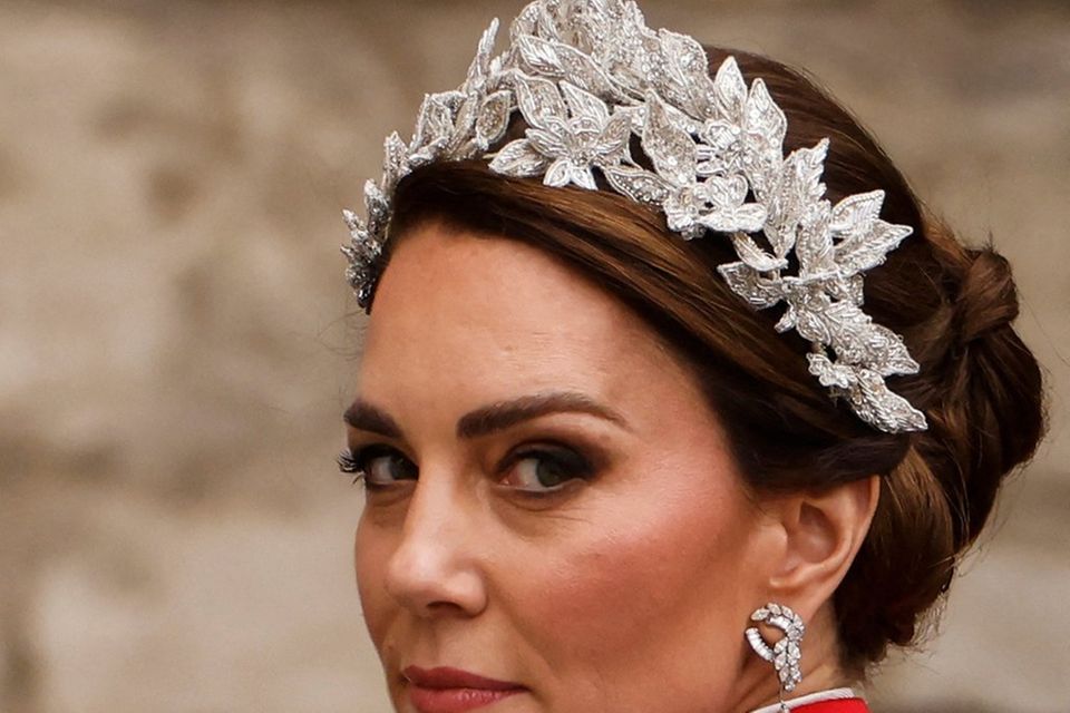 "ZDFroyal: Prinzessin Kate und das Drama der Windsors": Catherine von Großbritannien bei der Krönung von König Charles III. im