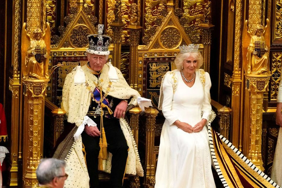 König Charles eröffnete das Parlament - Königin Camilla war an seiner Seite.