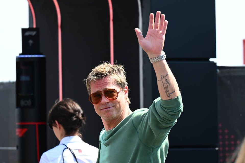 Brad Pitt heizt das Formel-1-Fahrerlager in Ungarn auf.