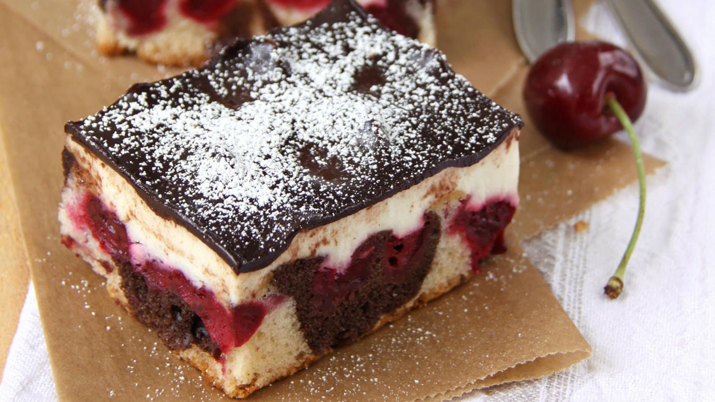 Video-Rezept: Schoko-Kirsch-Kuchen mit Puddingcreme | BRIGITTE.de