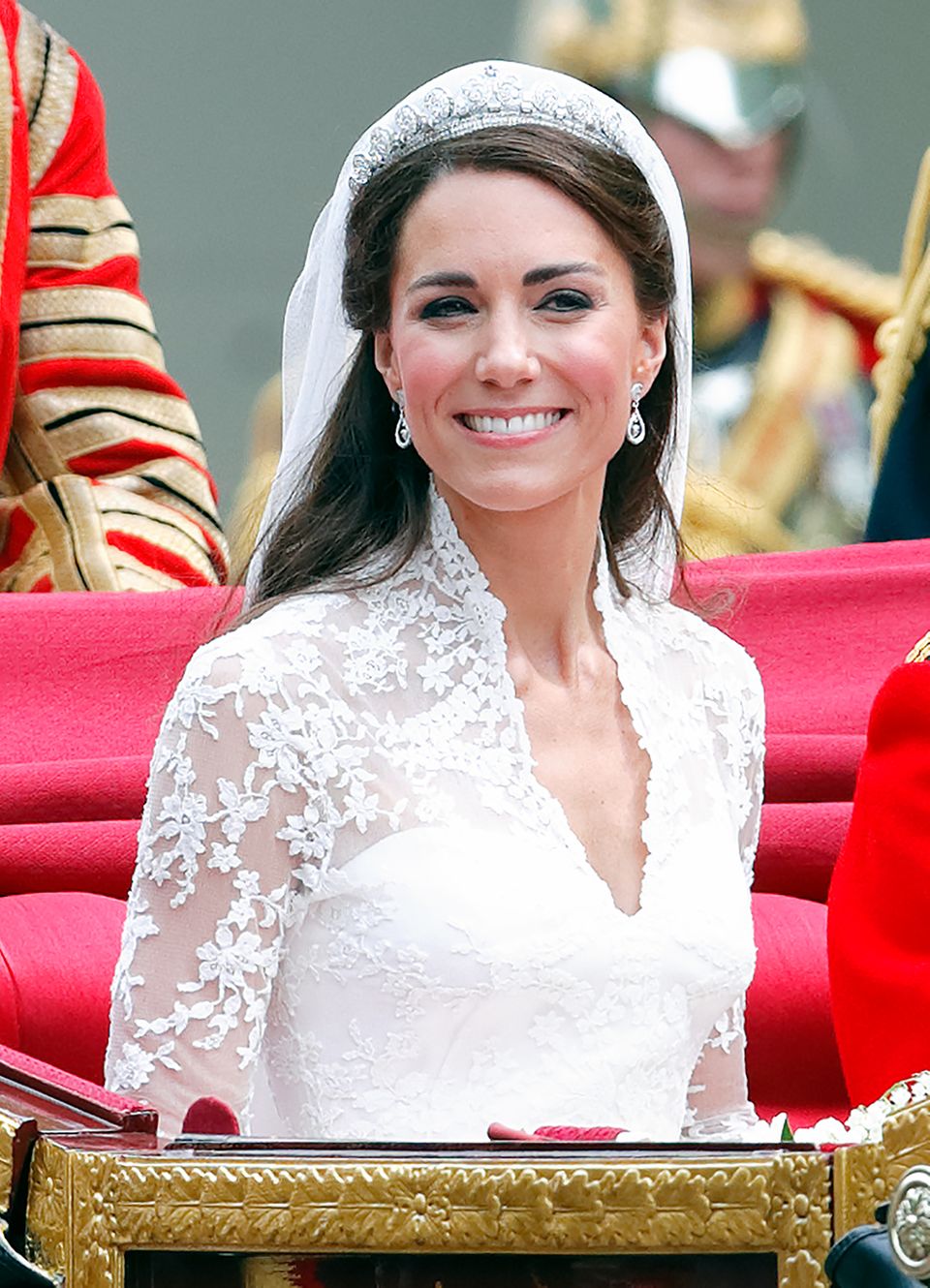 Catherine, Princess of Wales, damals noch Middleton, trägt zu ihrer Hochzeit 2011 noch sehr ausdrucksstarken Kajal. 