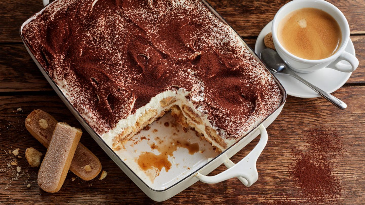 Mascarpone-Schicht-Dessert-Italienischer-Dessert-Klassiker-nach-Originalrezept