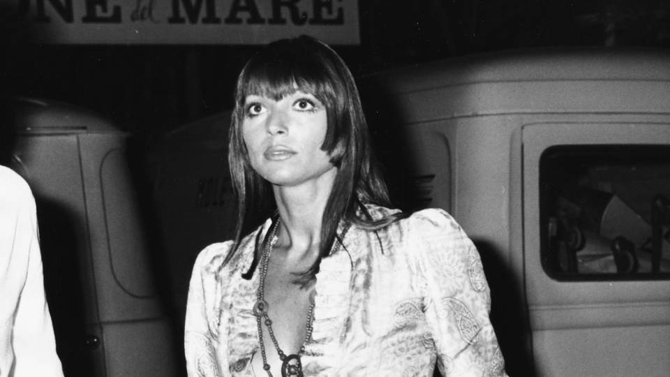 Elsa Martinelli im Jahr 1960 im Minirock mit Crop-Top