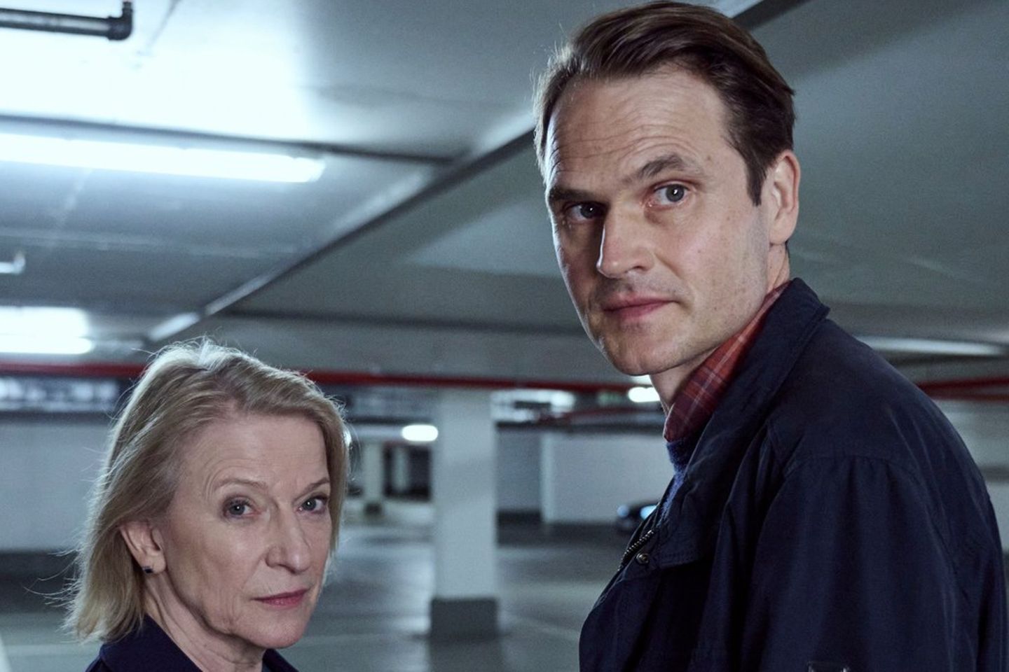 "Tatort: ​​Trotzdem": Paula Ringelhahn (Dagmar Manzel) and Felix Voss (Fabian Hinrichs) in the Tiefgarage.