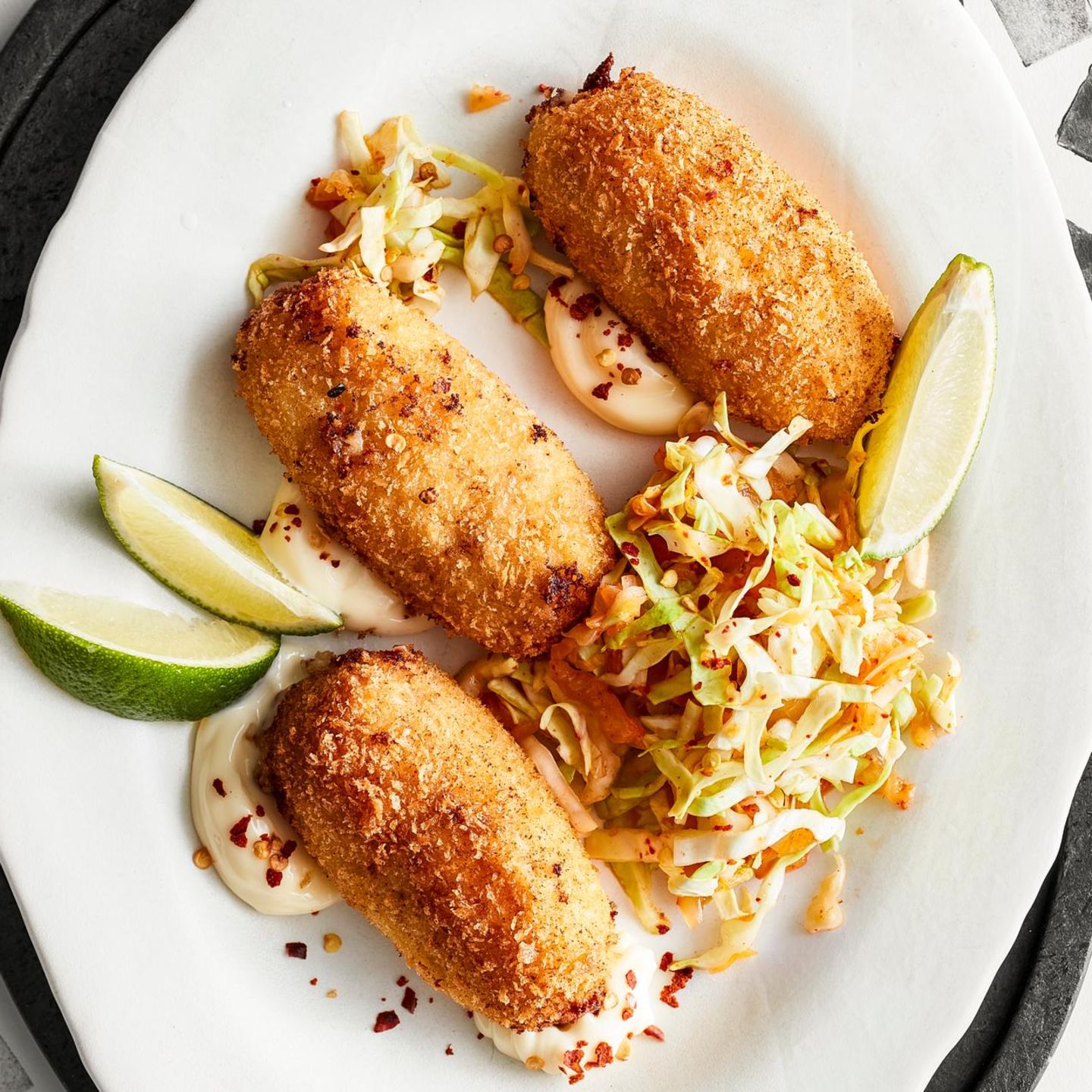Croquetas mit Iberico und Kimchi-Spitzkohl-Salat