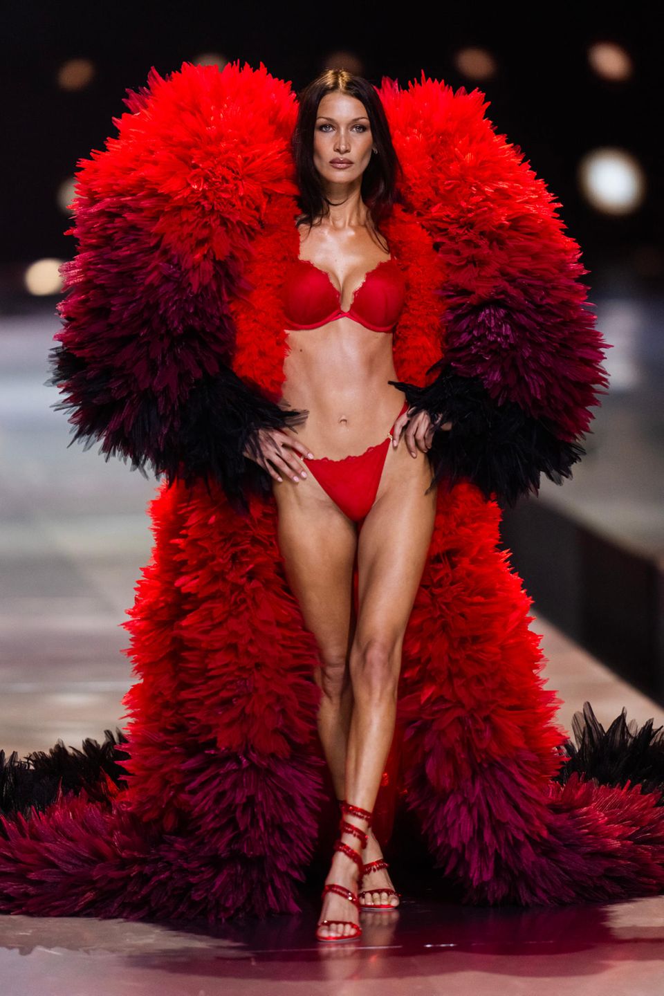 Bella Hadid also took part in Victoria's Secret's 2024 Mode-Comeback. Models. 