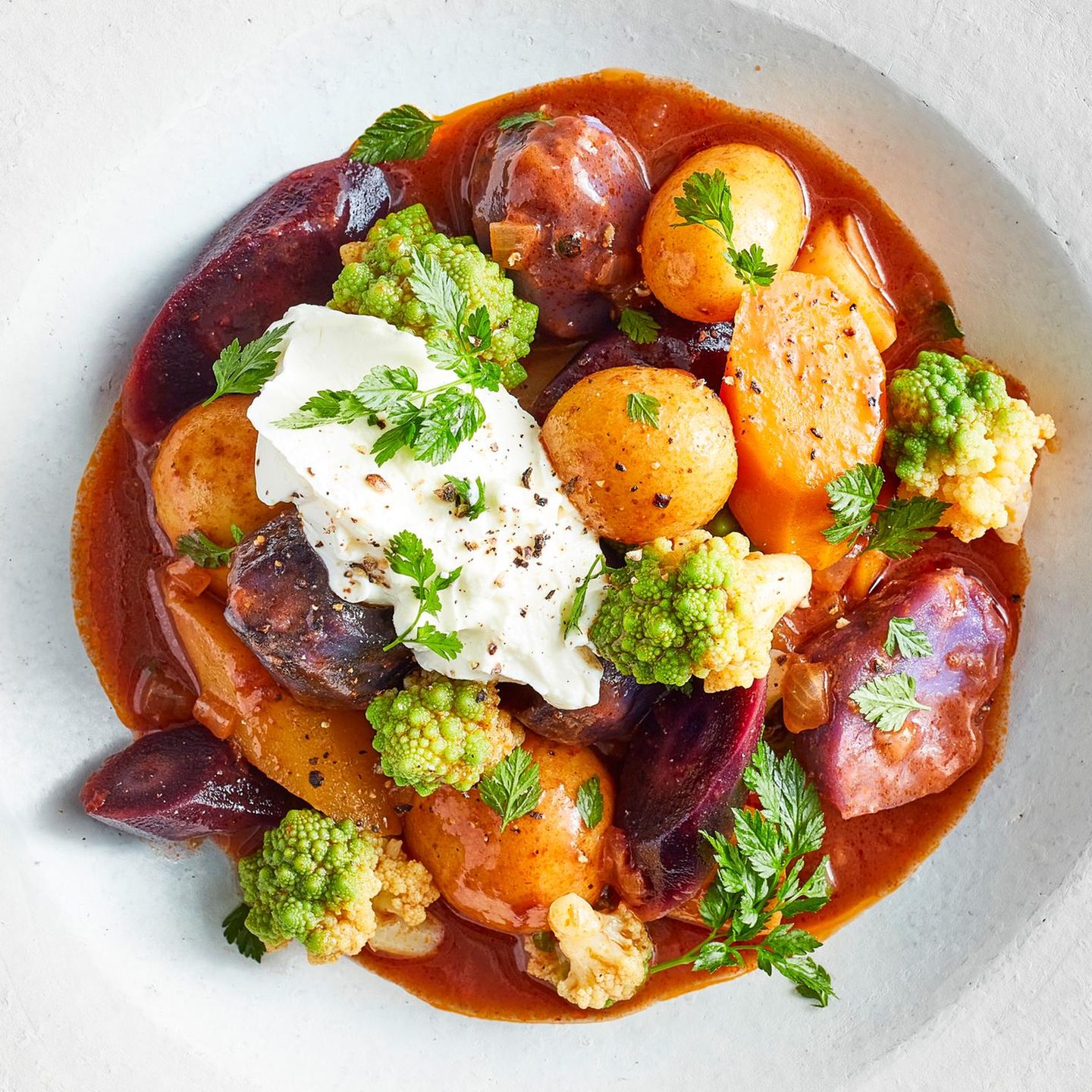 Buntes Kartoffel-Gulasch mit Romanesco