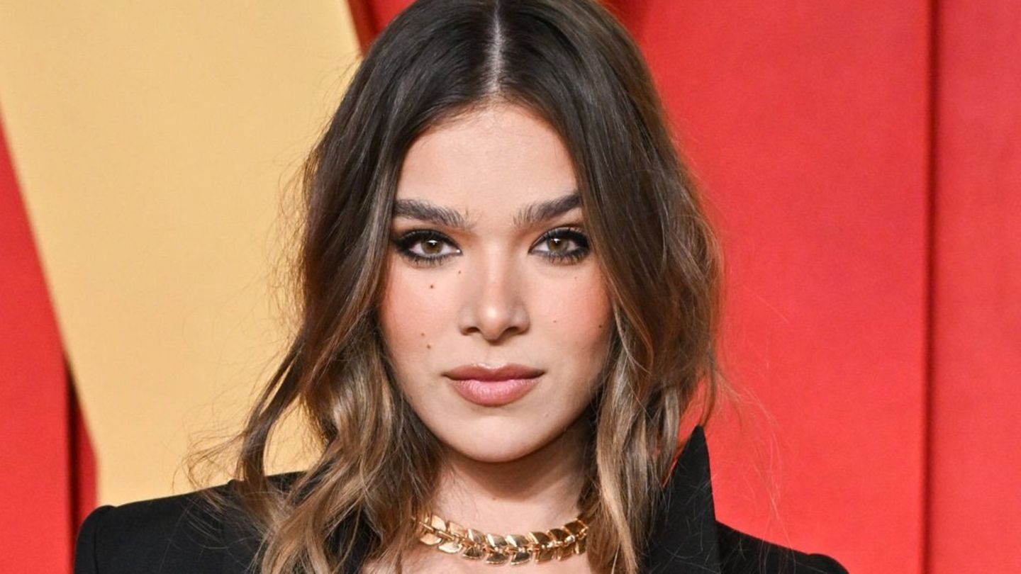 hailee-steinfeld-so-romantisch-hat-sich-die-schauspielerin-verlobt