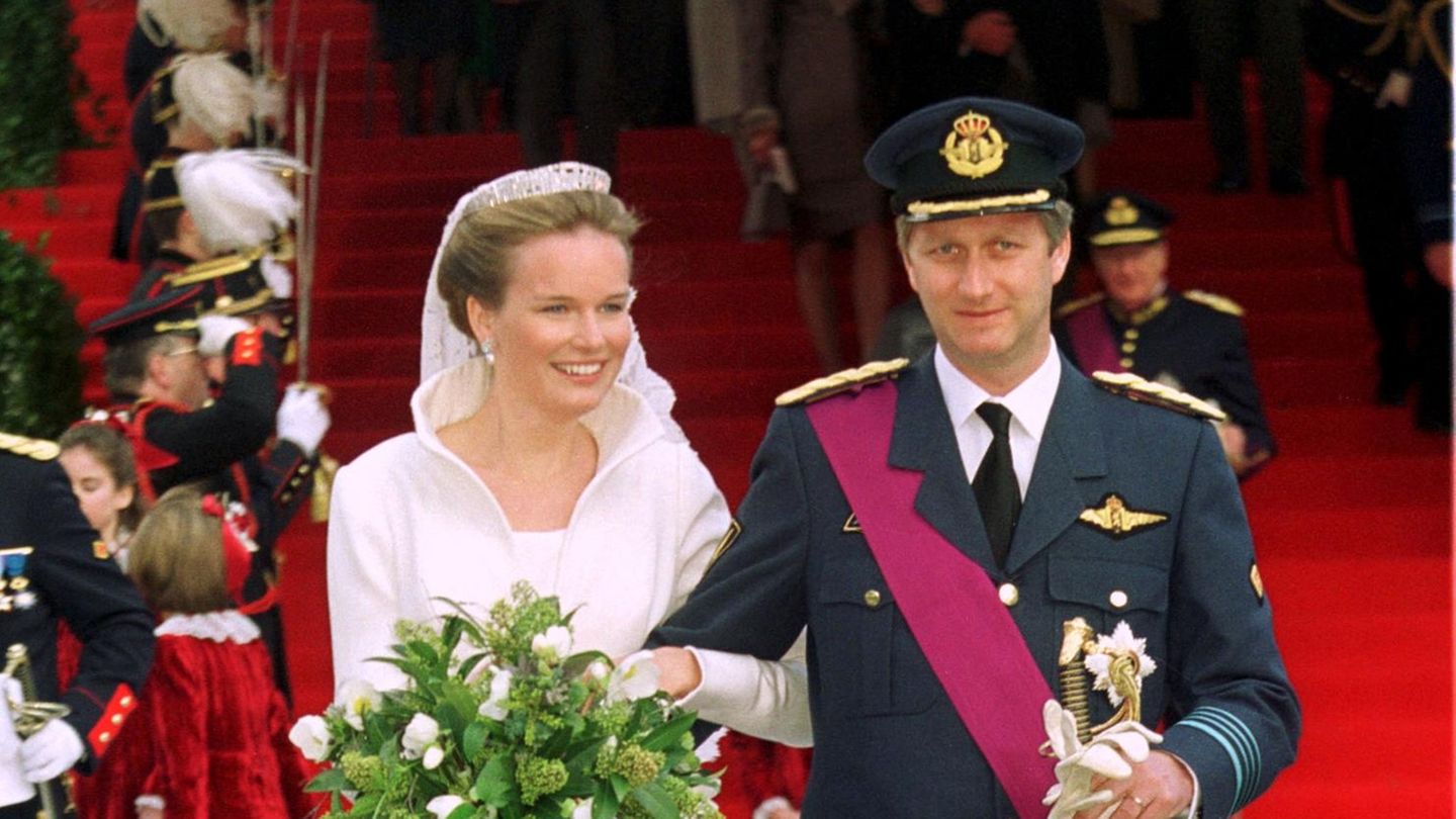 Brautmode-der-Royals-Vor-25-Jahren-hat-sie-in-einem-au-ergew-hnlichen-Brautkleid-Ja-gesagt