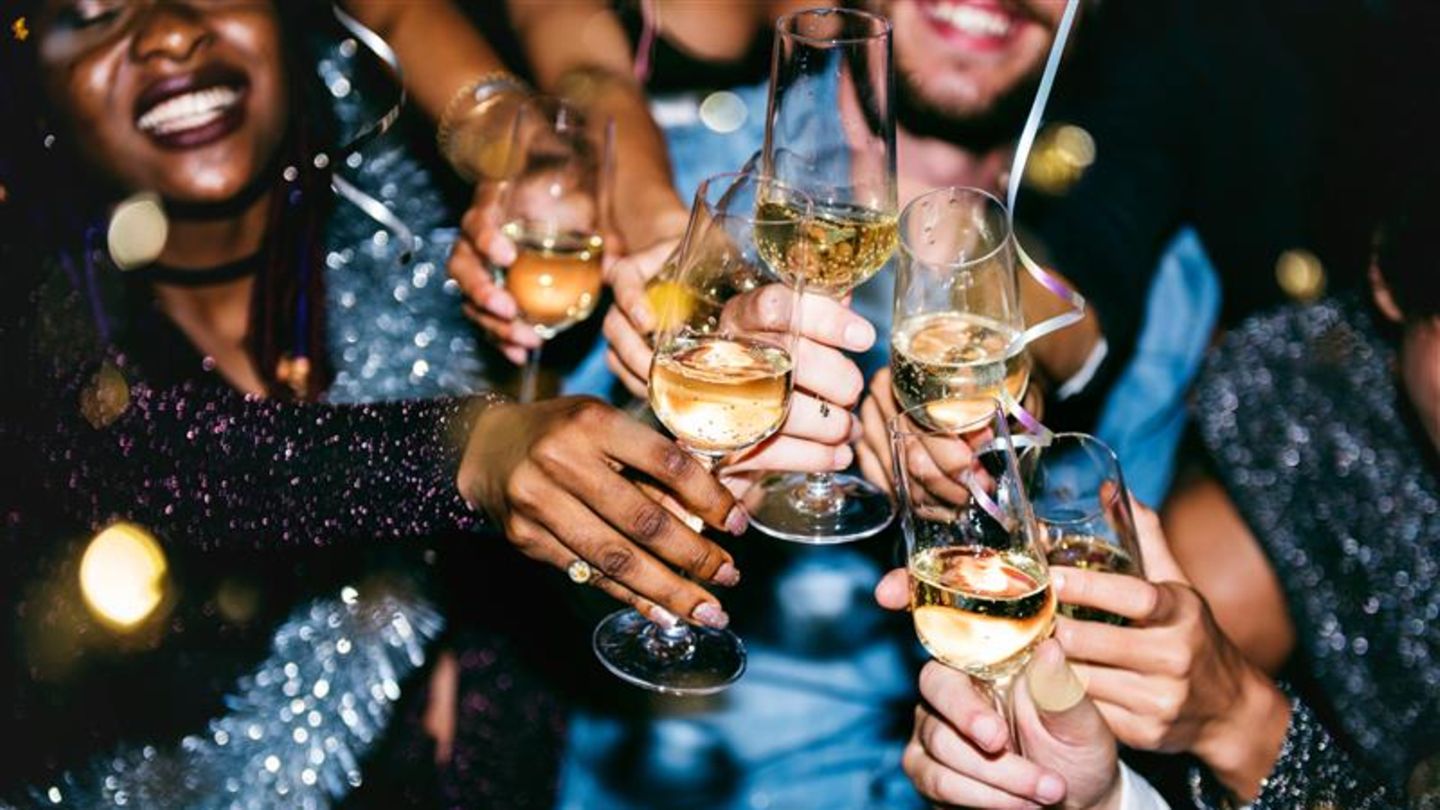 21-Uhr-ist-das-neue-Mitternacht-Haben-wir-verlernt-hemmungslos-zu-feiern-
