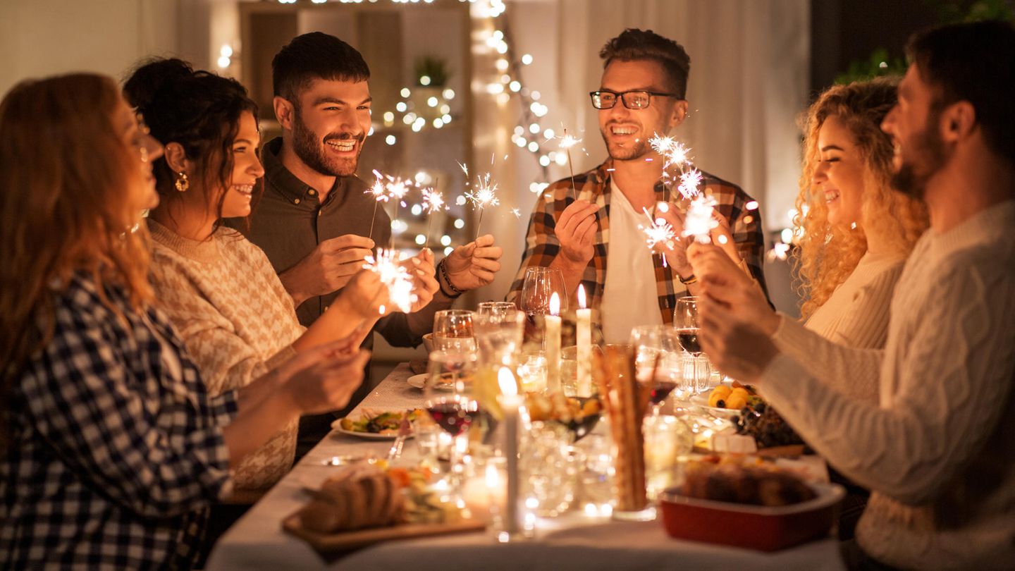 Neujahrsbrauch-Wer-diese-3-Dinge-an-Silvester-isst-hat-den-besten-Start-ins-Jahr-2026