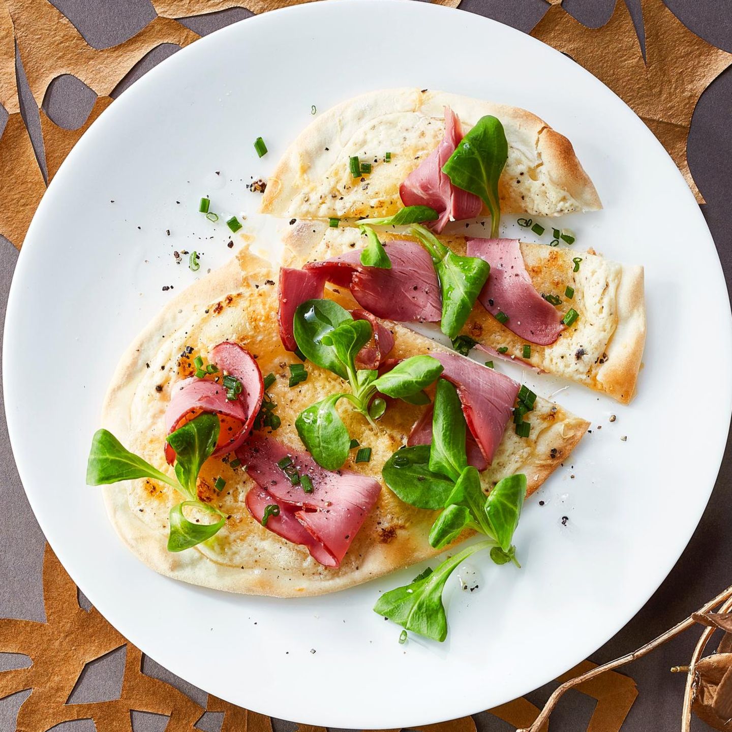 Mini-Flammkuchen mit Entenbrust