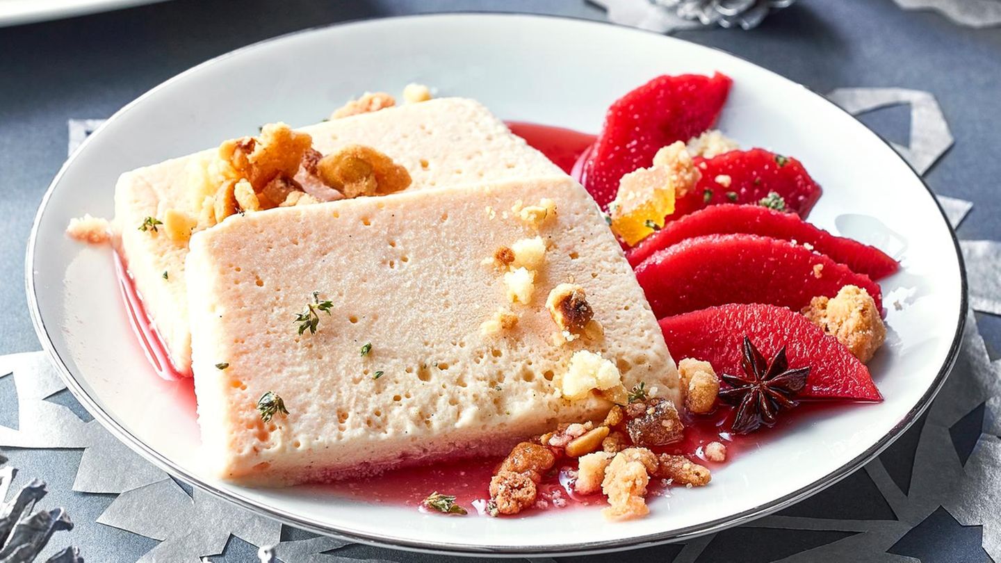 Quitten-Parfait mit Haselnuss-Crumble | BRIGITTE.de