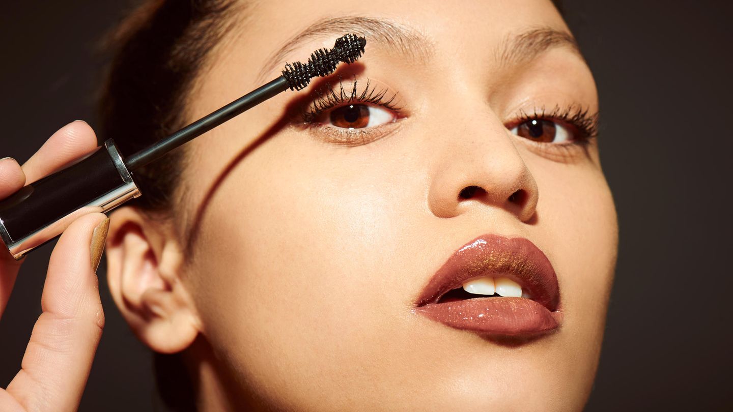 Besser als Highend-Mascaras: Beauty-Redakteurin verrät ihre 3 Wimperntuschen-Favoriten