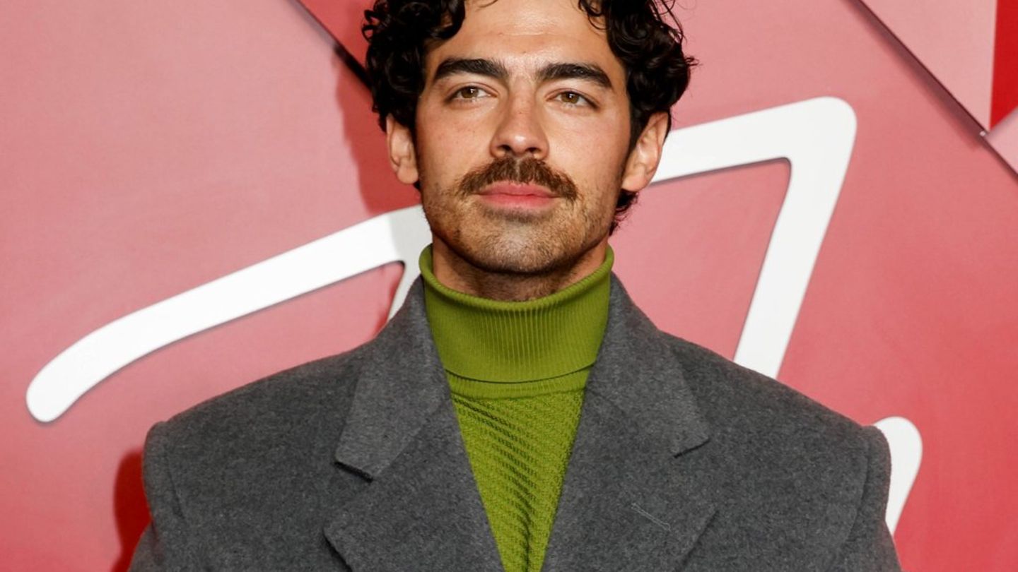 Joe-Jonas-Jonas-Brothers-Star-begeistert-Fans-mit-Drag-Video