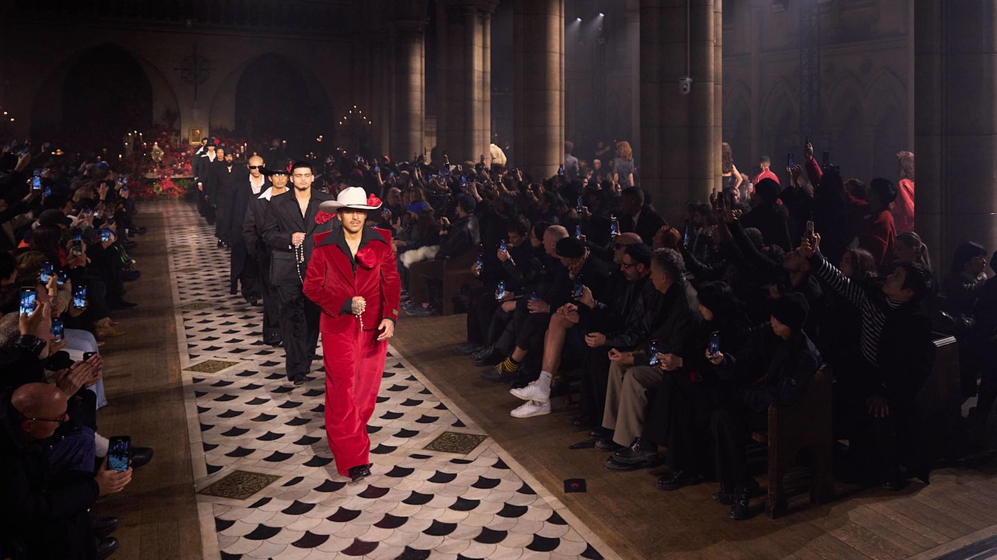 Paris Fashion Week: Gänsehaut! Diese Show setzt ein klares Zeichen des politischen Widerstands