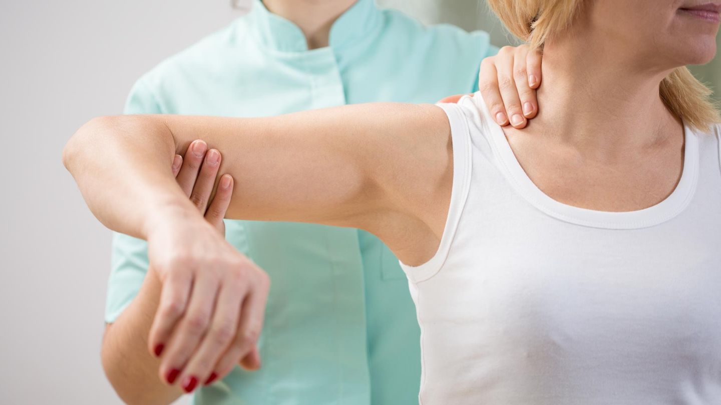 Vor allem Frauen betroffen: Was es mit der Frozen Shoulder auf sich hat