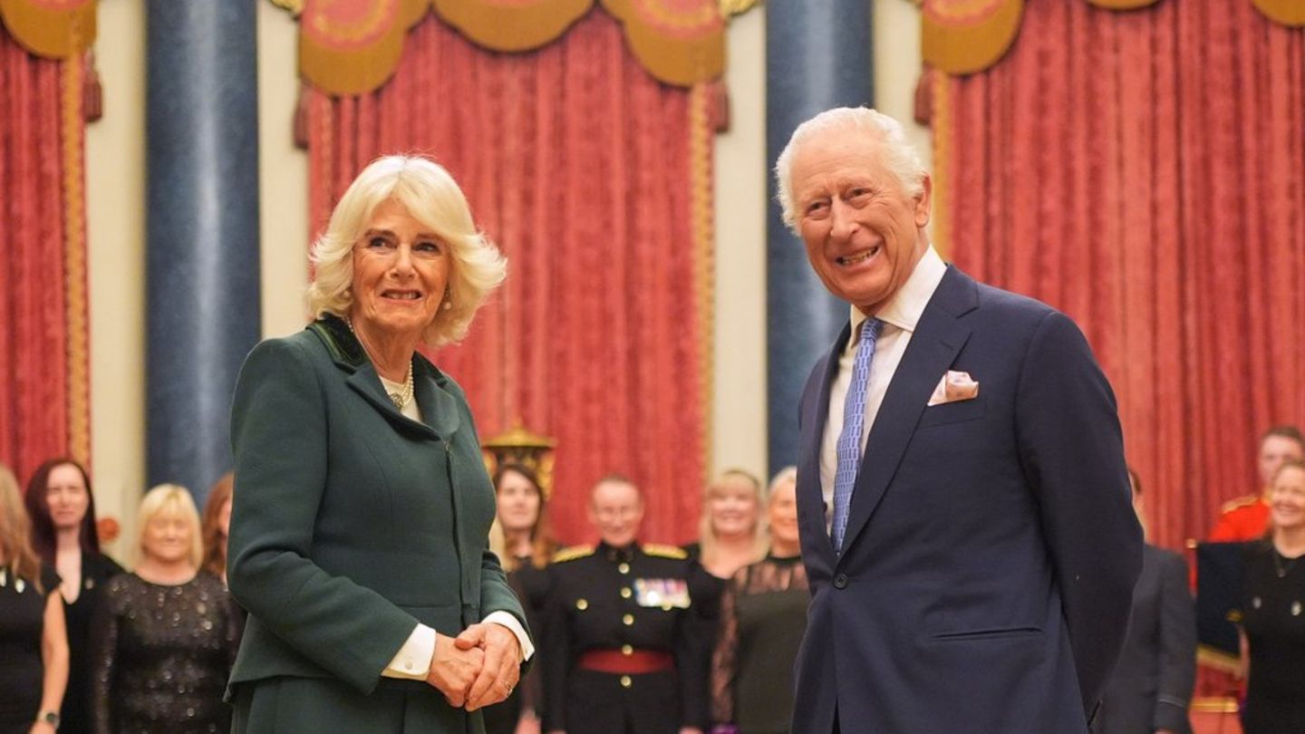 Italien-Reise offiziell bestätigt: Das feiern Charles und Camilla mit einem "Konklave"-Star